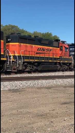 BNSF local switching out tank cars #youtubeshorts #milepost106