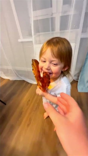 Our family’s cat mode ritual: meow first, then knock it down! 🗣️➡️⬇️