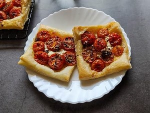 Tomato puff pastry tart