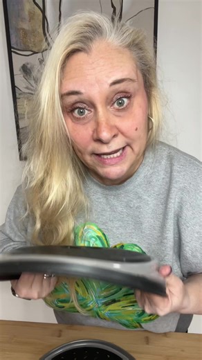 If you’re tired of cleaning microwave splatter every single day, this is your fix. These foldable microwave covers keep food from exploding everywhere while still letting steam escape, so everything heats evenly. Plus they collapse flat for easy storage—perfect for keeping your kitchen clutter-free. Once you start using these, you won’t go back. #tiktokshopfinds #kitchenhack #homeessentials #cleaningtips #kitchenmusthave