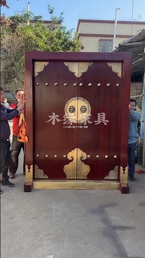 A Door Designed for Centuries #traditionalcraftsmanship #ubdiy #woodendoors