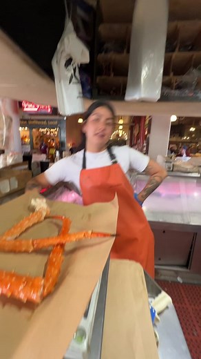 Crackin open some King Crab #pikeplacemarket #kingcrablegs #seafoood #crablegs