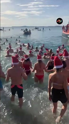 Le traditionnel bain de Noël à Cagnes-sur-Mer