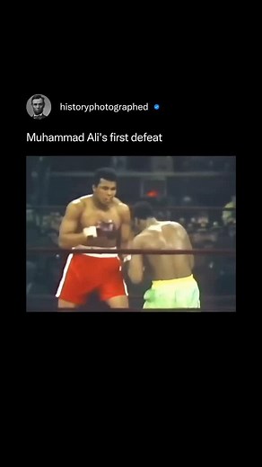 History Photographed on Instagram: "Muhammad Ali's first professional defeat was against Joe Frazier in their first fight, known as the "Fight of the Century," with Frazier winning by a 15-round unanimous decision. ⁠ ⁠ This fight occurred on March 8, 1971, at Madison Square Garden in New York City.⁠ ⁠ The match marked the first time two undefeated boxers fought each other for the world heavyweight title, with Ali's record standing at 31-0 (25 KOs) before the fight, while Frazier's was 26-0 (23 K