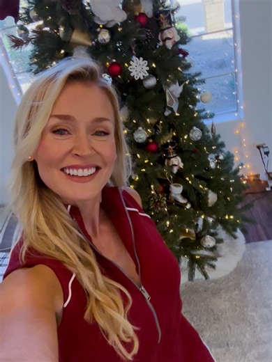 Blair O’Neal on Instagram: "A peek into my camera roll lately! Love this time of year 🥰 anyone else?!? 🎄🎅🏼"
