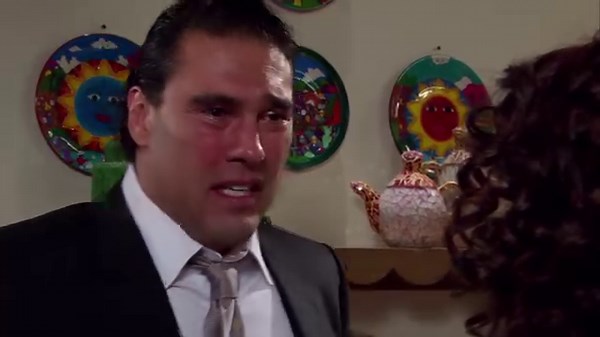 1M views · 17K reactions | ¡No pudieron aguantar más!  Arriaga y Victoria aceptan su amor entre lágrimas. 凉 #AmoresVerdaderos por TLNovelas | tlnovelas | Facebook