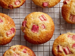 Classic Rhubarb Muffins - Chatelaine