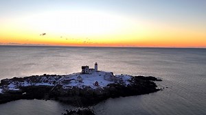 Matt woke up very early this morning to make this Valentine’s Day extra special at the Nubble Lighthouse this year. Enjoy!! ❤️❤️❤️❤️❤️ | Nubble Art