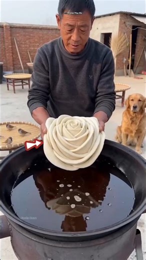 This man made a flower out of flour || #trending