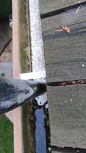 POV #guttercleaning on a two storey house safely from the ground using our high reach #guttervac | Northern Ninja Services