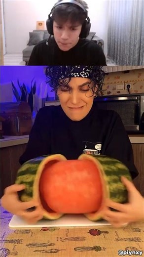KARPUZU İkiye BÖLDÜ Ve..🤢🍉