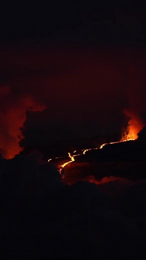 Hiking Adventure to an Active Lava Front in Mauna Loa, Hawaii