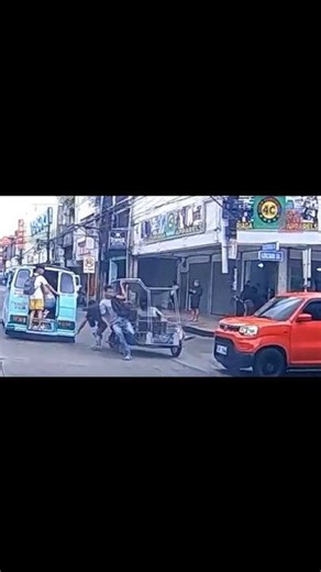 Kay kabalo nagid crossing hindi gid mag hinay2x kundi bukol 😅 Morning bacolod #cttoOfvideo | Kamote Spotted