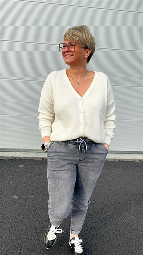 ❌ Jean slim ? Trop vu. Leopard ? Oui ou non ? . . On s’en fiche des tendances ! La vraie tendance c’est VOUS 💛 Portez ce qui vous fait sentir belle et à l’aise ! Nous, on est là pour vous accompagner du 34 au 52, et vous aider à briller dans ce que vous aimez ✨ #lilicocotte #modefemme #tendance | Lili Cocotte