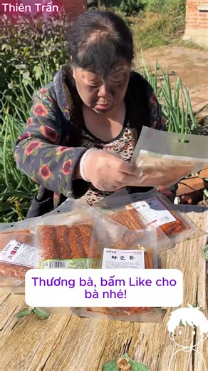 Ai nỡ từ chối lời đề nghị ấm áp của người bà chứ? 😭💔 #shorts #shortsfeed