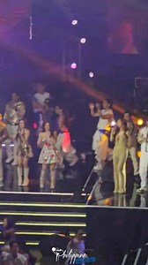 KATHNIEL REUNITED! 🥹💙🌻 Kathryn Bernardo and Daniel Padilla reunite on stage at tonight’s Forever Grateful: The ABS-CBN Christmas Special 2023, performing The Rembrandts’ “I’ll Be There For You” 👑 #KathrynBernardo #KathNiel #DanielPadilla | Kathryn Bernardo's KATHTropa Fans Club