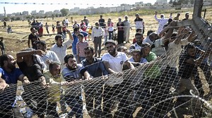 Video: Kurds seek help in border battle with IS militants