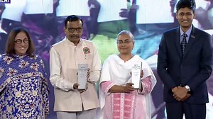 Axis Max Life honors health heroes: Dr. Ashish & Dr. Kavita Satav!