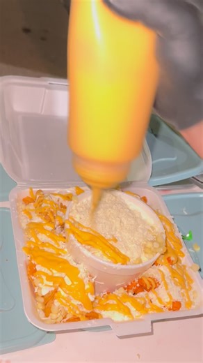 Y tú ¿Que nombre le pondrías? Charola con 2 sabritas a elegir, 1/2 L de coctel de elote preparado con crema, mayonesa y queso, coronado con granos de elote, crema, queso y queso cheddar 🧀 Nos ubicamos por el Blvd. Israel, enfrente de la cerrada Santa Martha (Residencial San Marcos). Ordene y recoja al 6671222366📱 También contamos con paquetes para tus eventos 🥳✨ | Candy Bar Snacks