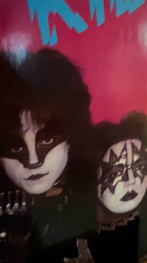 Ace Frehley wrote this song, which is about a guy who has only his gin to keep him warm. Frehley explained: “I wrote ‘Cold Gin’ in a New York subway, in my head, both lyrics and music. I had a spiral notebook with me. I never took a guitar lesson, nobody believes that. I didn’t realize it was gonna become a Kiss classic.”.#kiss #coldgin #70srock #70smusic #genx #thevinylloungemtl #montreal #vc #vinylcommunity #vlmtl #vinylmontreal #vinyl #vinylcollection #vinylcollector #vinylrecords #vinyllover