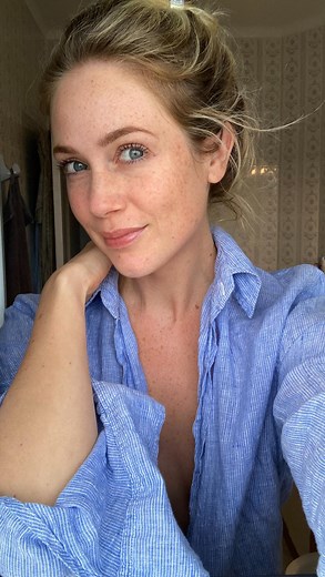 Anke | When you feel your energy finally returning after a cold that had slowed you down. Feel me? 😅 Sorry for the bad-hair-day, I stayed at home... | Instagram