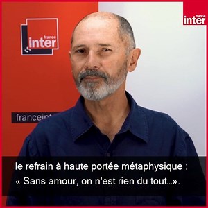 "À chaque fois qu'on parle d'amour ou de bonheur, est-ce qu'on ne prend pas le risque de peiner les personnes qui en manquent ? Parler d'amour, c'est tendre plus douloureuse encore son absence." Mais ! Et si l'amour c'était plus simple en vrai et est-ce qu'elle n'est pas partout, finalement ? Christophe ANDRÉ nous l'explique. | France Inter
