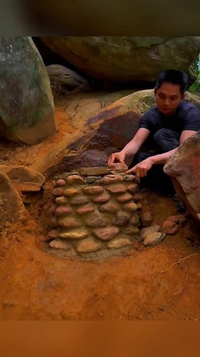 Hidden Primitive Villa Built Under a Giant Rock in 11 Days