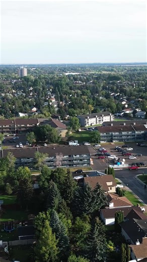 Looking for your next home in Saskatoon? 👀 Lakewood Manor offers spacious 1 & 2 bedroom suites with bright layouts, modern appliances, and select in-suite laundry. Book a showing today!