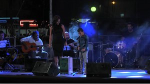 Era mi primer gran concierto, en mi tierra y con mi gente ... y salió todo genial¡ Tengo que dar las gracias a todos; a todos los que me acompañáis en este maravilloso sueño y lo hacéis posible cada día ¡¡¡ #llenodevida Os dejo el vídeo de mi debut, con mi banda,en Torre del Mar, Velez Ayto Vélez-Málaga¡¡¡¡ | Adrian Martin