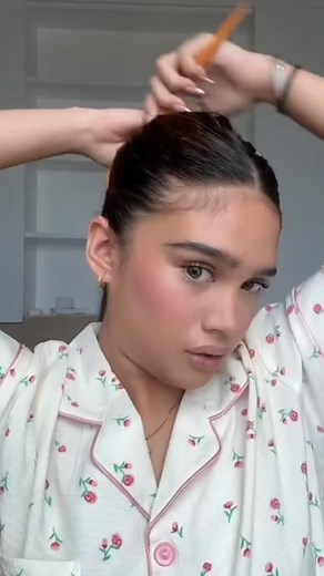 Clean Girl Look Tutorial: Hair, Bun, and Ponytail | Criza Taa