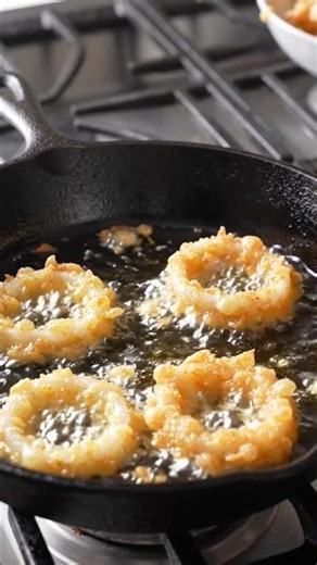 If you love seafood, you need to try these crispy calamari rings! #friedcalamari