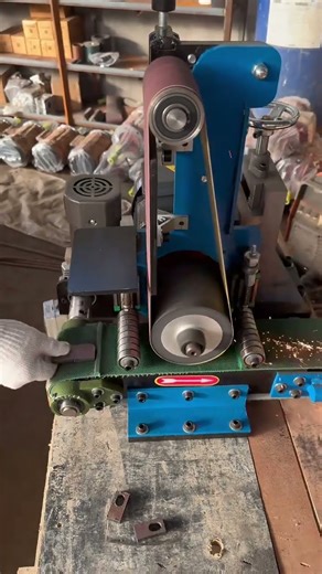 Flat Polishing Machine | Metal Surface Treatment | Deburring & Rust Removal for Stamped Parts