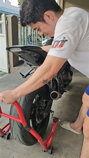 How to not properly use your paddock stand