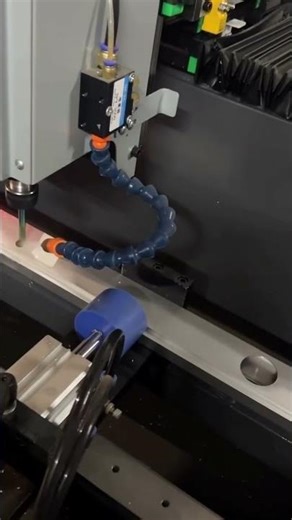 CNC milling and machining centers for aluminum alloys feature automatic drilling and grooving.