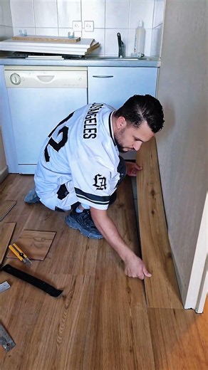 Stop cutting carpet the wrong way! #carpetcutting #diy