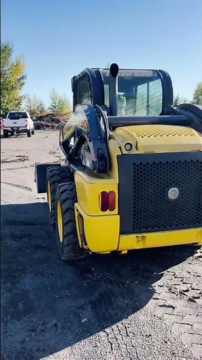 NEW HOLLAND L220 For Sale