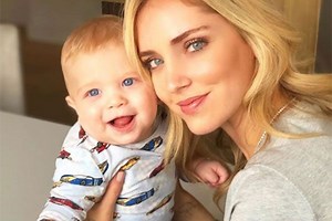 Santa “Chiara Ferragni” con i murales di TvBoy