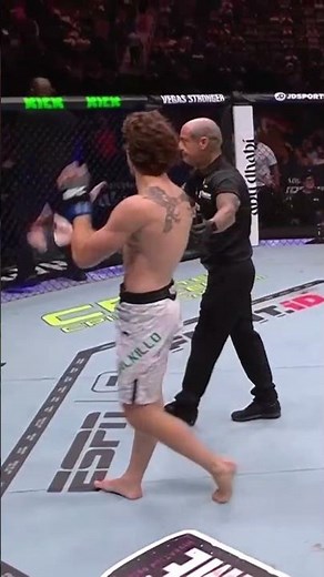 A head kick KNOCKS him out cold! 🤯 #QuillanSalkilld #UFC321 #UFC #UFCIndia