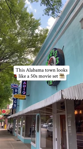 🎞️This Alabama town looks like a 50s movie set! Can you guess where it is? 👀 If you recognize this town, let us know what the local ghost legend is in the comments 👇 #alabama #guessthistown #sweethomealabama #alabamathebeautiful | The Bama Buzz