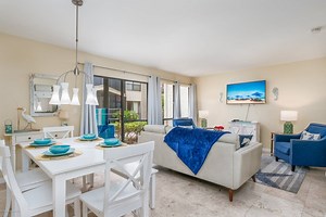 Siesta Key Vacation Rental | Heated Pool & Private Lanai in Tropical Siesta Key Just 30 Feet from the Intracoastal | Bay Oaks | Condo Rental