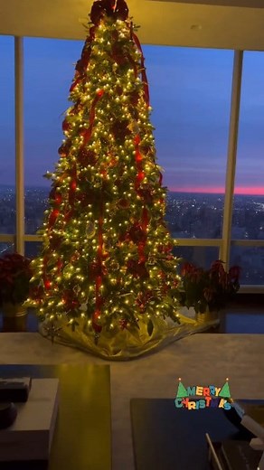 14K views · 457 reactions |  Follow Everything Christmas Credit: @robertherjavec on Instagram #christmasday #frosty #whitechristmas #gingerbread #christmas2023 #christmastree #santaclaus #viral #metaverse #foryou | Everything Christmas | Facebook