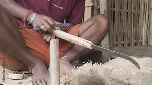 Manual peeling of extra wood on a billhook machete