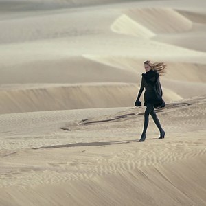 460 reactions · 32 shares | Saint Laurent « I wish you were here » Women’s Summer 21 By Anthony Vaccarello. Un invito all'evasione. Un deserto, il suo paesaggio delicato ed infinito. La collezione è dedicata alla libertà di movimento. | SAINT LAURENT | Facebook