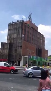 Das schwere Erdbeben in Mexiko wurde auch mit zahlreichen Videos dokumentiert, bei solchen Bildern bleibt einem auch als nicht Beteiligter der Atem stehen. :O Video: Mexico City Radio SONORA 96.9 FM‏/Severe Weather Europe | Skywarn Austria - Aktuelle Wetterwarnungen für Österreich