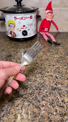 40K views · 70 reactions | How to make a cell phone holder with a fork. #diy #holder #kitchenhack #fblifestyle #lifehacks | Teo-Fatherhood | Facebook