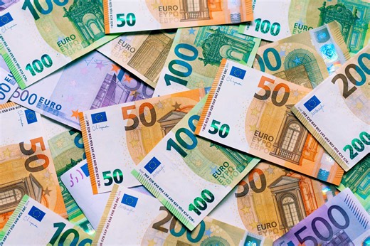 Stipendi scuola, aumenti in arrivo e la novità da 3.000 euro: ecco le nuove cifre e chi riceverà di più | Studenti.it