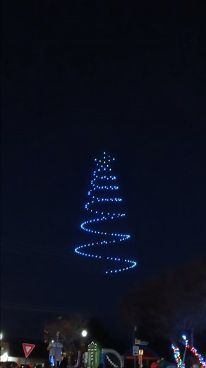 #oldtownconyers #festivenightoflights #vistconyersgeorgia #conyersga #exploregeorgia #droneshow #christmaslights #christmasvibes #drones | Skylor Maddox