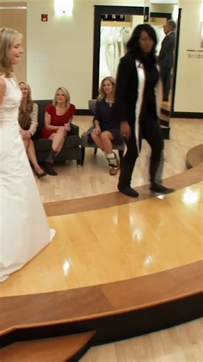 This bride is after Jackie O and Grace Kelly glamour for her wedding 💒 #SayYesToTheDressAtlanta | Randy Fenoli Fans