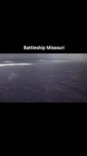 Acorazado USS Missouri. En su cubierta se llevó a cabo la ceremonia de rendición de Japón, con la que se finalizó la Segunda Guerra Mundial. | Historia Naval Segunda Guerra Mundial
