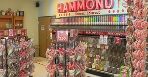 How are candy canes made?